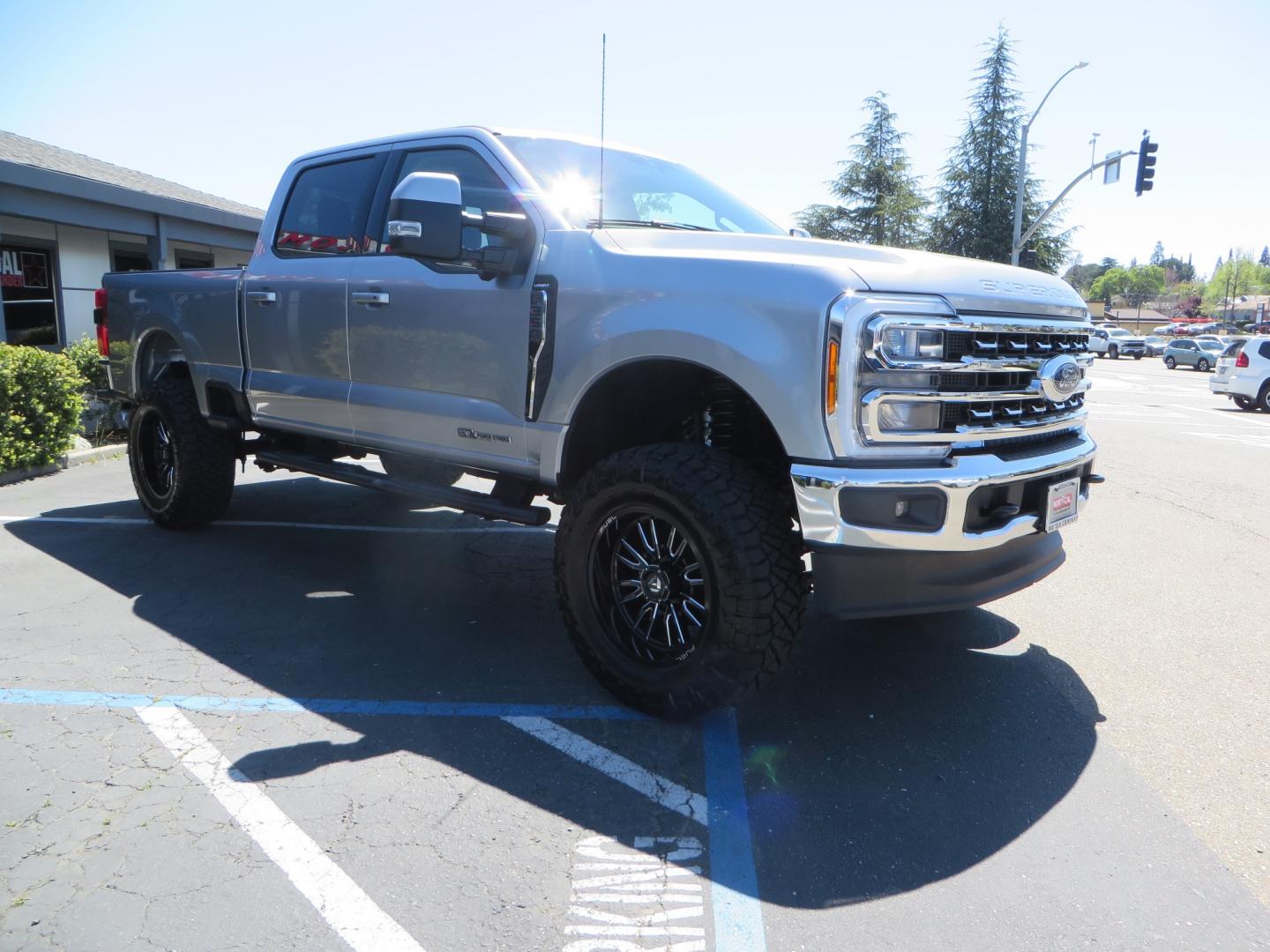 2023 SILVER /BLACK Ford F-350 SD Lariat Crew Cab 4WD (1FT8W3BT2PE) with an 6.7L V8 DIESEL engine, 10 speed automatic transmission, located at 2630 Grass Valley Highway, Auburn, CA, 95603, (530) 508-5100, 38.937893, -121.095482 - Features a BDS 5" radius arm suspension system, Fox Shocks, 37" Nitto Ridge Grappler tires, 20" Fuel Clash wheels, and Camper tie downs. - Photo#2